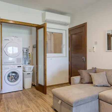 Lejlighed Bright & Spacious 3br With Balcony In By 360 Estates *