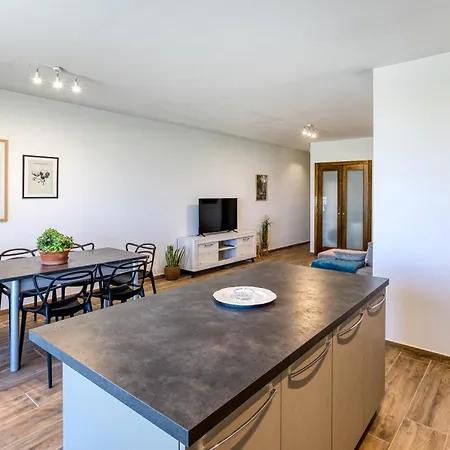 Bright & Spacious 3br With Balcony In By 360 Estates