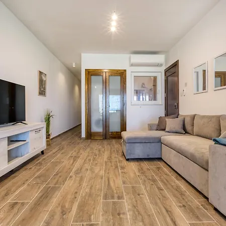 Bright & Spacious 3br With Balcony In By 360 Estates