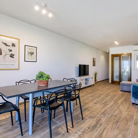 Lejlighed Bright & Spacious 3br With Balcony In By 360 Estates