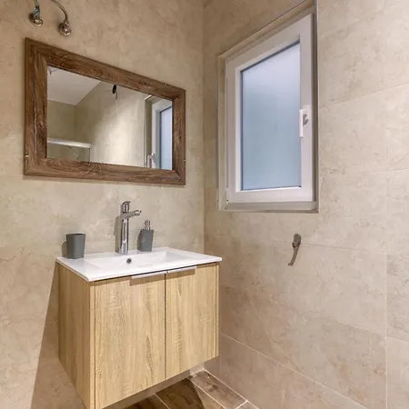 Bright & Spacious 3br With Balcony In By 360 Estates