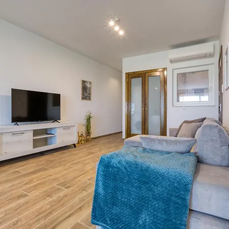 Bright & Spacious 3br With Balcony In By 360 Estates